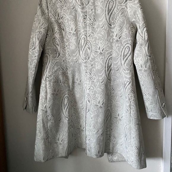 🌿 Paisley Silver Trenchcoat - Picture 2 of 2